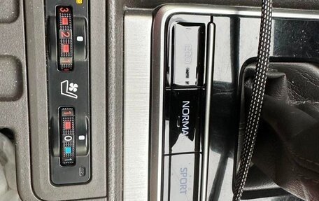 Toyota Land Cruiser Prado 150 рестайлинг 2, 2017 год, 5 400 000 рублей, 17 фотография