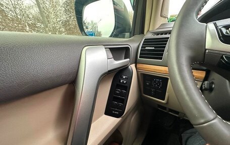 Toyota Land Cruiser Prado 150 рестайлинг 2, 2017 год, 5 400 000 рублей, 15 фотография