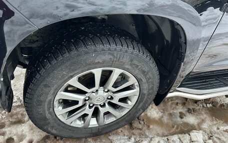 Toyota Land Cruiser Prado 150 рестайлинг 2, 2017 год, 5 400 000 рублей, 29 фотография