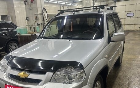 Chevrolet Niva I рестайлинг, 2011 год, 700 000 рублей, 3 фотография