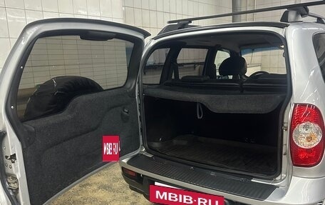 Chevrolet Niva I рестайлинг, 2011 год, 700 000 рублей, 8 фотография