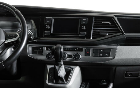 Volkswagen Caravelle T6 рестайлинг, 2021 год, 4 590 000 рублей, 15 фотография