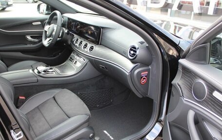 Mercedes-Benz E-Класс, 2019 год, 4 100 000 рублей, 5 фотография