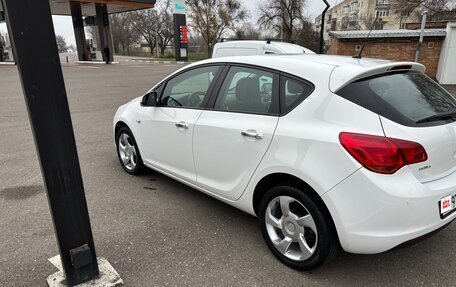 Opel Astra J, 2011 год, 720 000 рублей, 4 фотография
