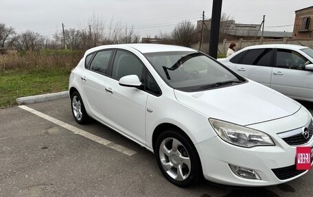 Opel Astra J, 2011 год, 720 000 рублей, 2 фотография