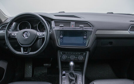 Volkswagen Tiguan II, 2018 год, 2 410 000 рублей, 14 фотография