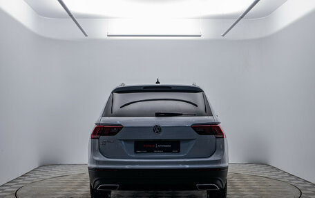 Volkswagen Tiguan II, 2018 год, 2 410 000 рублей, 6 фотография