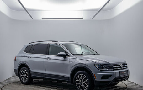 Volkswagen Tiguan II, 2018 год, 2 410 000 рублей, 3 фотография