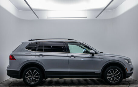 Volkswagen Tiguan II, 2018 год, 2 410 000 рублей, 4 фотография