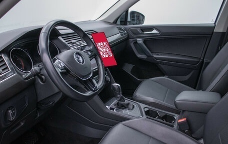 Volkswagen Tiguan II, 2018 год, 2 410 000 рублей, 10 фотография