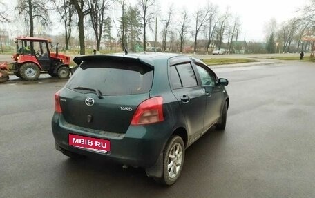 Toyota Yaris III рестайлинг, 2006 год, 520 000 рублей, 2 фотография