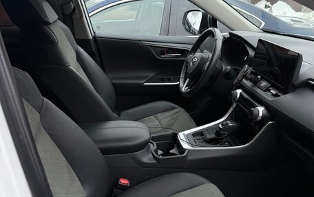 Toyota RAV4, 2024 год, 4 200 000 рублей, 3 фотография