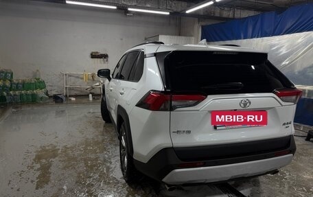 Toyota RAV4, 2024 год, 4 200 000 рублей, 5 фотография