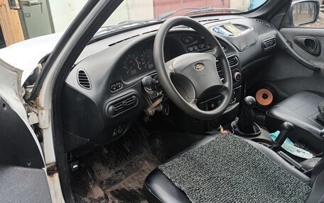 Chevrolet Niva I рестайлинг, 2004 год, 240 000 рублей, 5 фотография