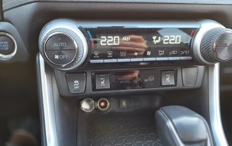 Toyota RAV4, 2021 год, 2 785 000 рублей, 11 фотография