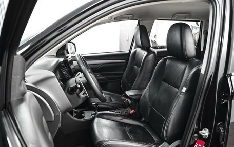 Mitsubishi Outlander III рестайлинг 3, 2013 год, 1 289 000 рублей, 10 фотография