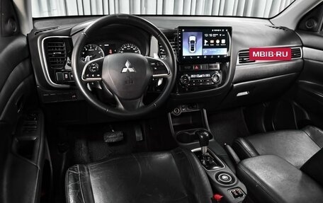 Mitsubishi Outlander III рестайлинг 3, 2013 год, 1 289 000 рублей, 6 фотография