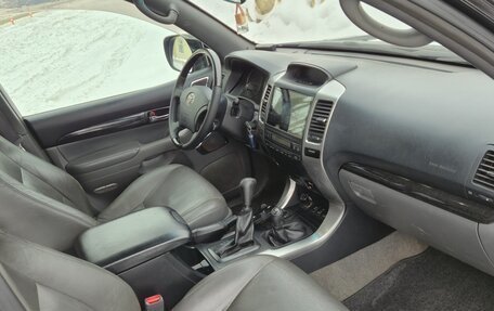 Toyota Land Cruiser Prado 120 рестайлинг, 2008 год, 1 950 000 рублей, 16 фотография