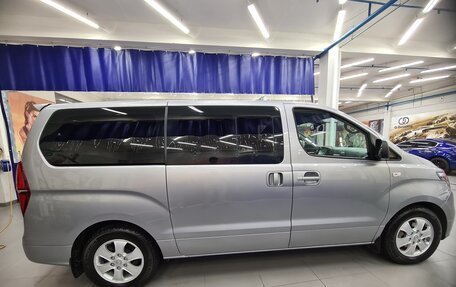 Hyundai Grand Starex Grand Starex I рестайлинг 2, 2019 год, 3 800 000 рублей, 5 фотография