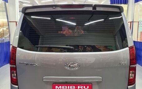 Hyundai Grand Starex Grand Starex I рестайлинг 2, 2019 год, 3 800 000 рублей, 4 фотография