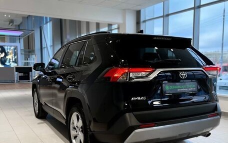 Toyota RAV4, 2021 год, 2 950 000 рублей, 8 фотография