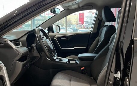 Toyota RAV4, 2021 год, 2 950 000 рублей, 10 фотография