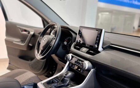 Toyota RAV4, 2021 год, 2 950 000 рублей, 14 фотография