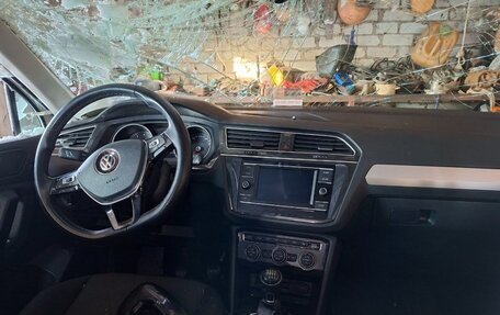 Volkswagen Tiguan II, 2018 год, 1 200 000 рублей, 11 фотография