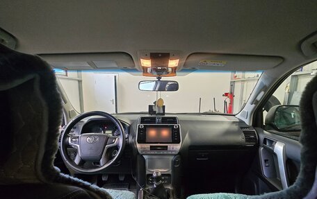 Toyota Land Cruiser Prado 150 рестайлинг 2, 2018 год, 6 100 000 рублей, 8 фотография