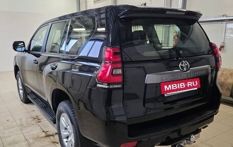 Toyota Land Cruiser Prado 150 рестайлинг 2, 2018 год, 6 100 000 рублей, 3 фотография
