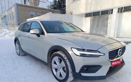 Volvo V60 II, 2019 год, 1 990 000 рублей, 1 фотография