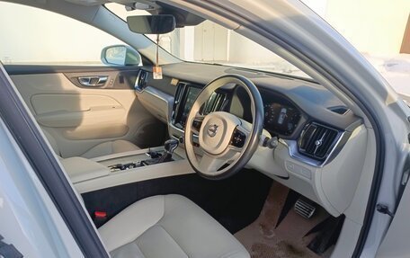 Volvo V60 II, 2019 год, 1 990 000 рублей, 9 фотография