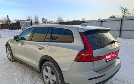 Volvo V60 II, 2019 год, 1 990 000 рублей, 4 фотография