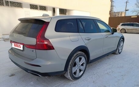 Volvo V60 II, 2019 год, 1 990 000 рублей, 6 фотография