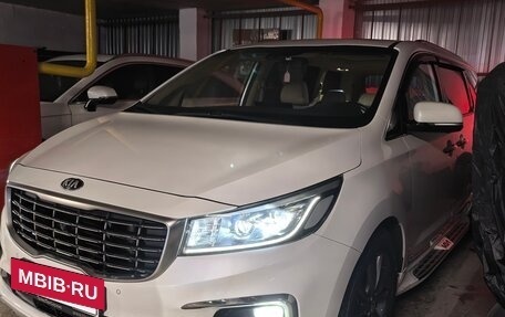 KIA Carnival III, 2018 год, 3 000 000 рублей, 2 фотография