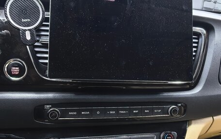 KIA Carnival III, 2018 год, 3 000 000 рублей, 18 фотография