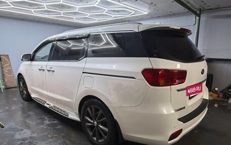 KIA Carnival III, 2018 год, 3 000 000 рублей, 15 фотография