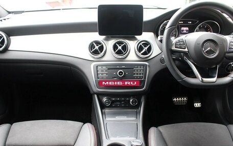 Mercedes-Benz CLA, 2019 год, 1 386 000 рублей, 10 фотография