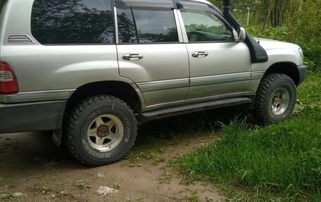 Toyota Land Cruiser 100 рестайлинг 2, 2003 год, 1 700 000 рублей, 3 фотография