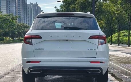 Skoda Karoq I, 2021 год, 1 640 000 рублей, 5 фотография