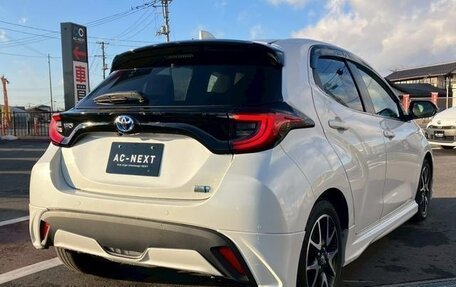 Toyota Yaris, 2022 год, 920 007 рублей, 12 фотография