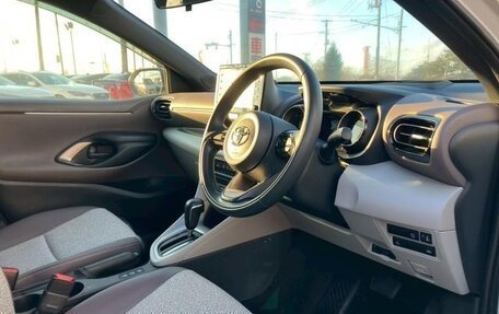 Toyota Yaris, 2022 год, 920 007 рублей, 13 фотография