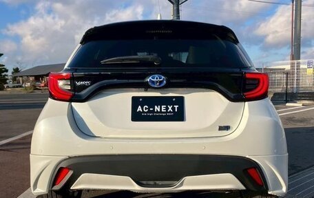 Toyota Yaris, 2022 год, 920 007 рублей, 11 фотография