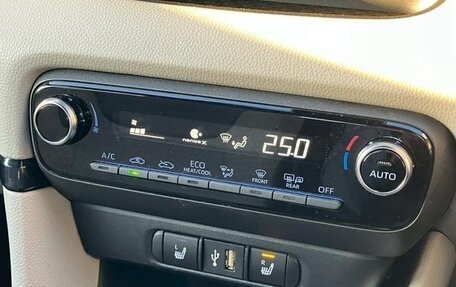 Toyota Yaris, 2022 год, 920 007 рублей, 18 фотография