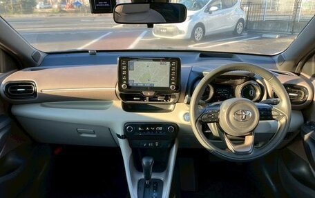 Toyota Yaris, 2022 год, 920 007 рублей, 15 фотография