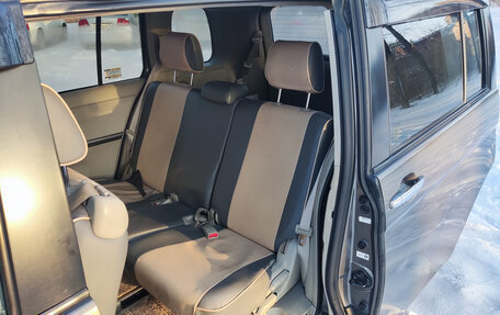 Toyota ISis I, 2010 год, 1 060 000 рублей, 16 фотография