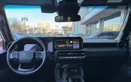 Toyota Land Cruiser Prado, 2024 год, 10 600 000 рублей, 17 фотография