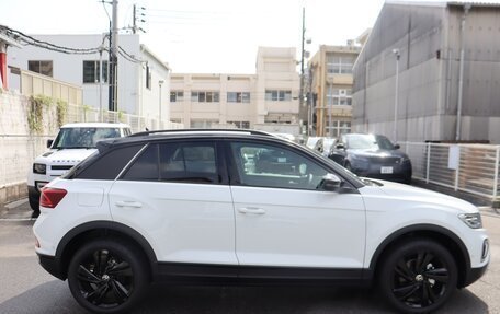 Volkswagen T-Roc I, 2023 год, 1 890 000 рублей, 4 фотография