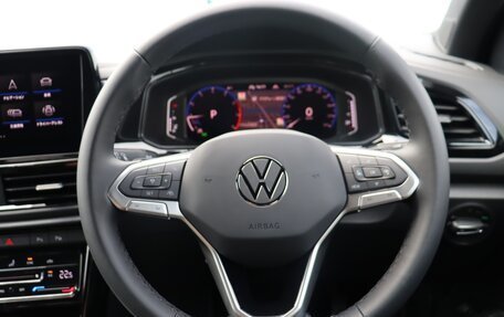 Volkswagen T-Roc I, 2023 год, 1 890 000 рублей, 10 фотография