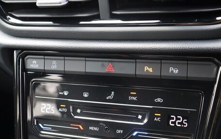 Volkswagen T-Roc I, 2023 год, 1 890 000 рублей, 17 фотография